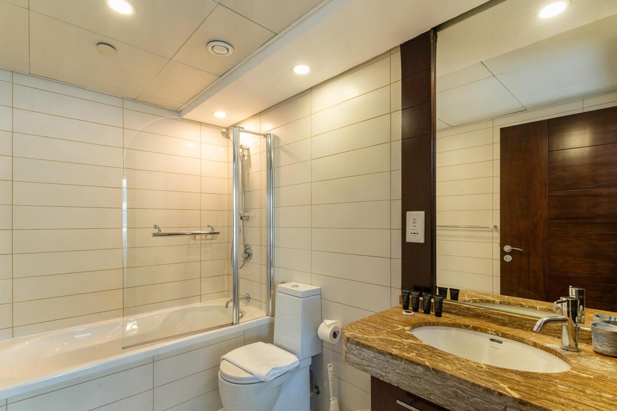 Chic 2Br Apartment, Prime Location Near Dubai Mall - Allsopp&Allsopp Kültér fotó
